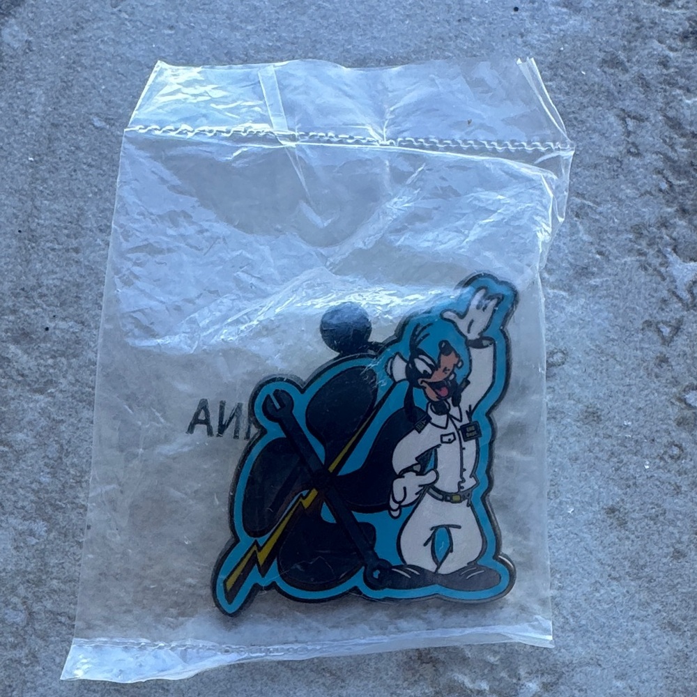 Cast Member Pin Engineering Department of the Disney Cruise Line DCL 2013
